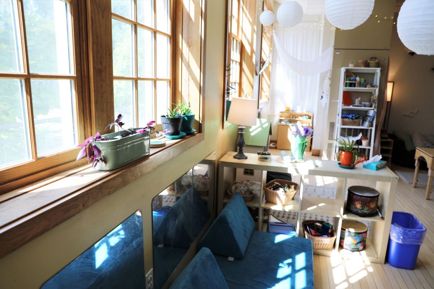 ECC 106 seating and shelves under a window