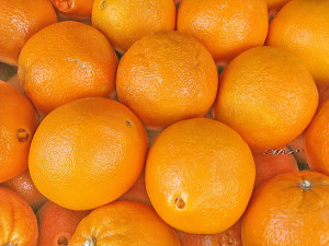 A pile of naval oranges