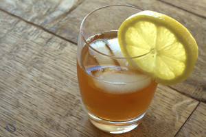 ,Ready-to-drink kombucha with ice and lemon. Source: arealfoodlover.wordpress.com