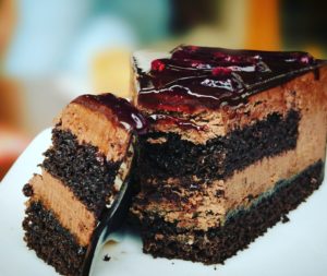 ,layered chocolate cake