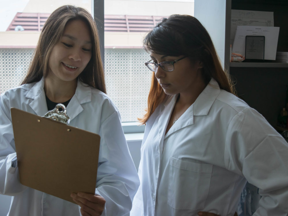 Gloria Luong dicusses research with Carla Arrenondo, HEART Lab Manager