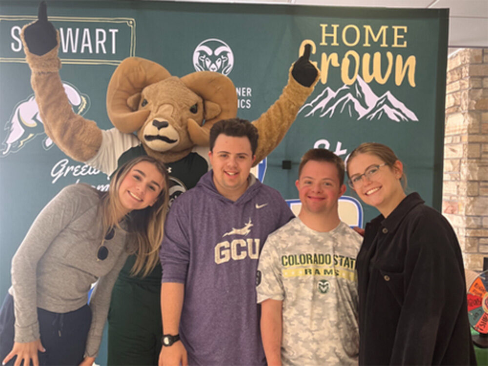 RAMScholars Mentors and Participants posing with Cam the Ram