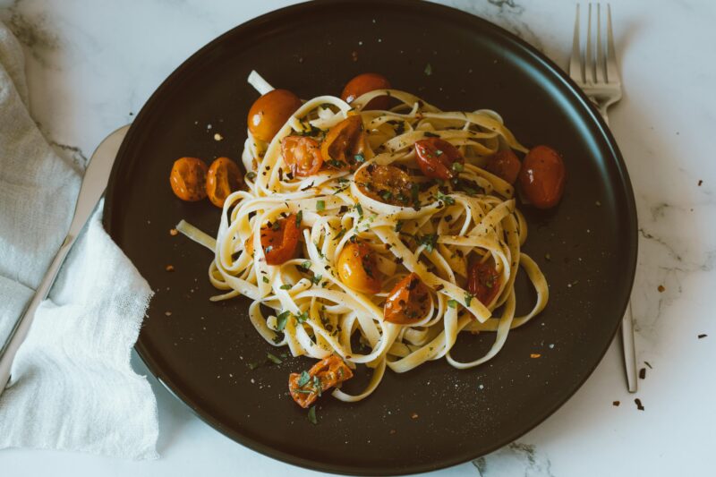 Burst cherry tomato pasta