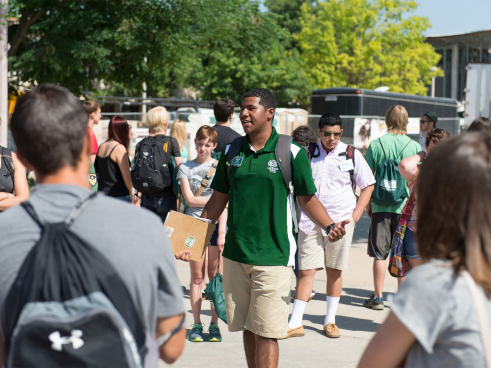 CSU student leads an on-campus orientation tour