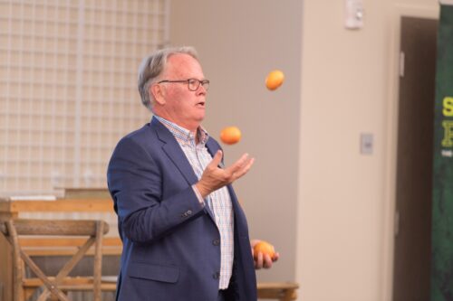 Jeff McCubbin juggling oranges